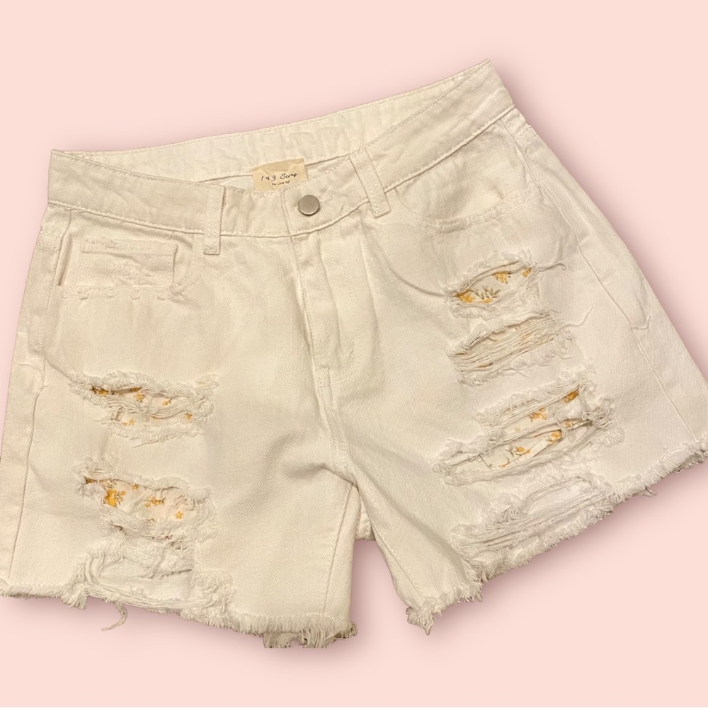 Cute white frayed 143 Story large shorts!